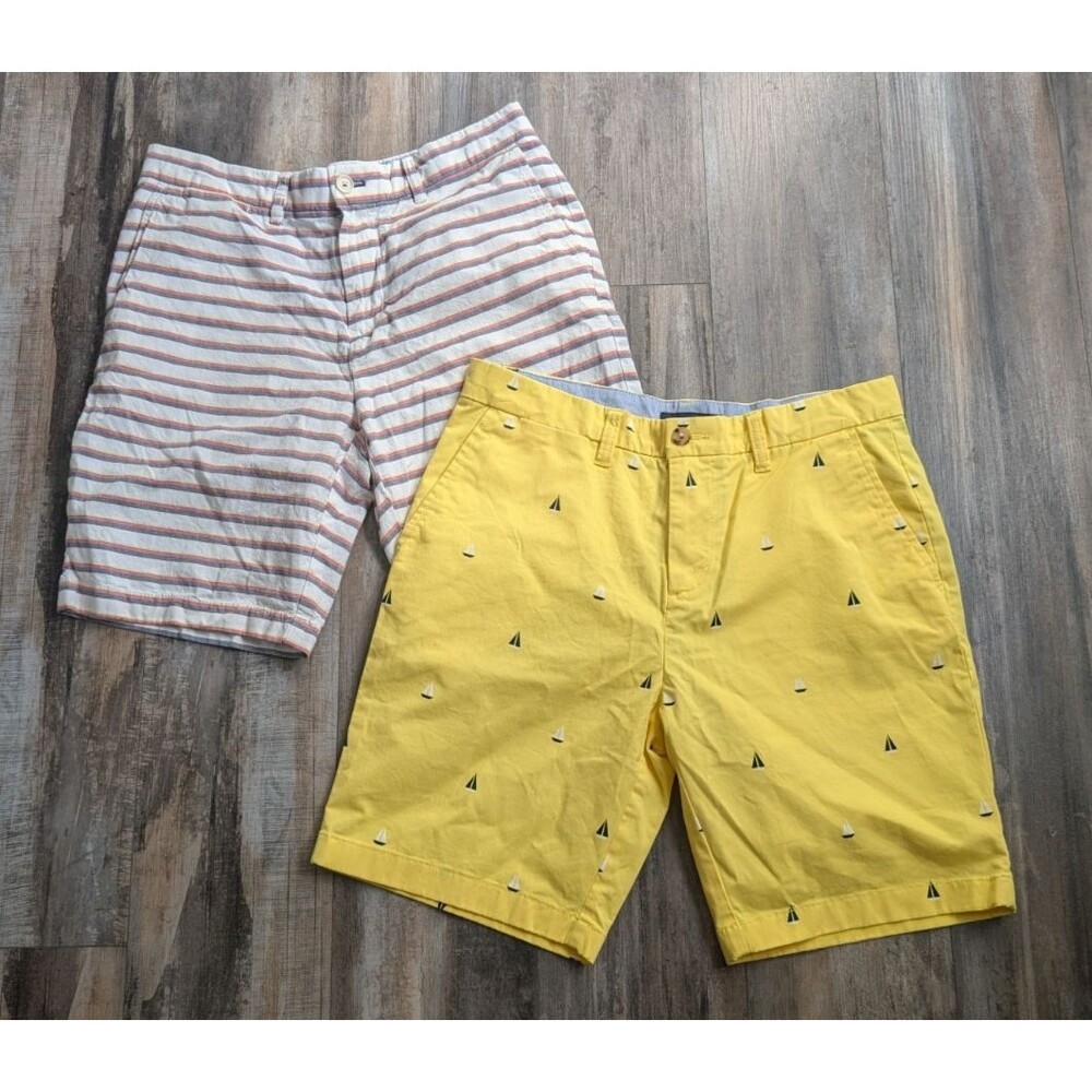 Lot of 2 Tommy Hilfiger Men's Shorts Size 32 9" Chino Striped Sailboats Novelty